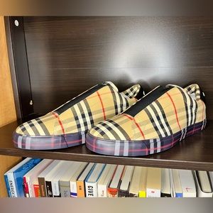 BURBERRY Markham KC Trainers / Sneakers 
Size: 44